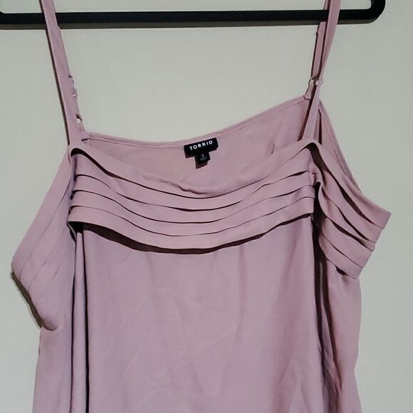 TORRID Pink Dusty Georgette Pleated Cami Tunic - Size 2 - Picture 3 of 7